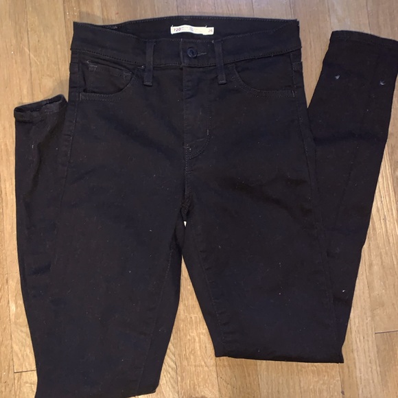 Black Levi’s Skinny Jeans 👖 - Picture 3 of 4